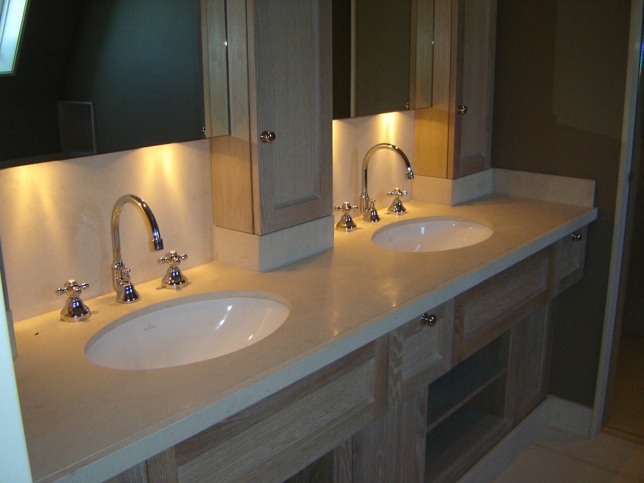 Badkamer crema champagne 1 voskuil natuursteen.1280x0
