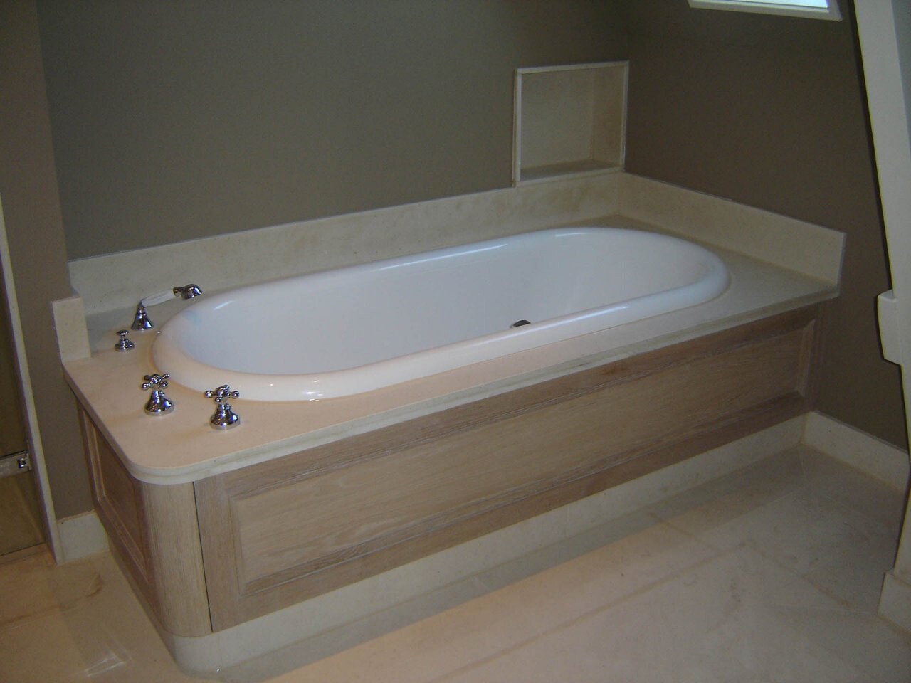 Badkamer crema champagne 3 voskuil natuursteen.1280x0