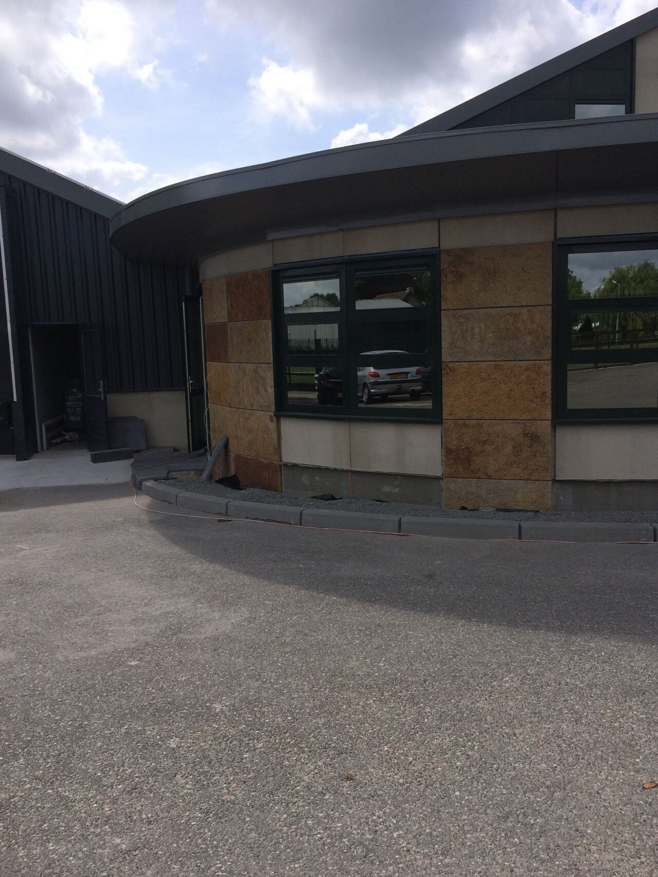 Gevel bekleding duma bv 18 voskuil natuursteen.1280x0