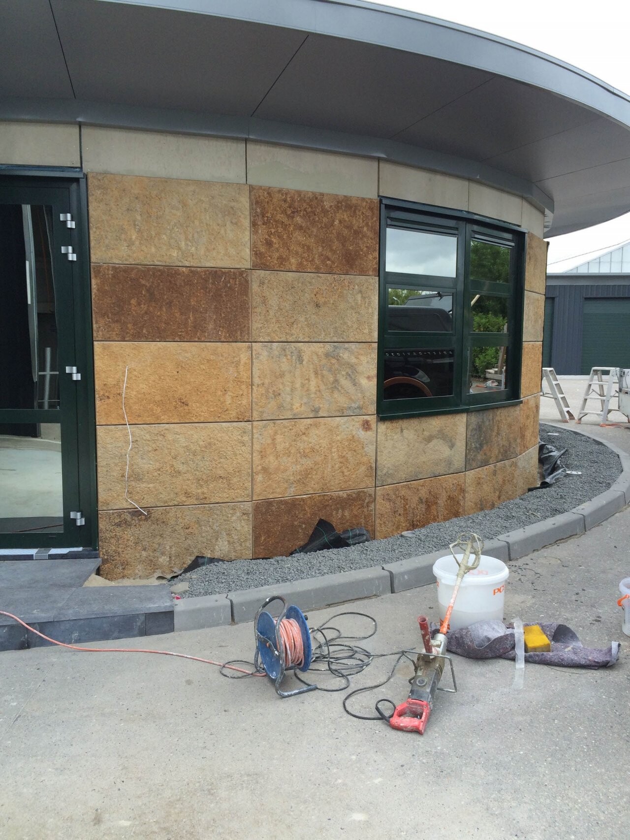 Gevel bekleding duma bv 3 voskuil natuursteen.1280x0