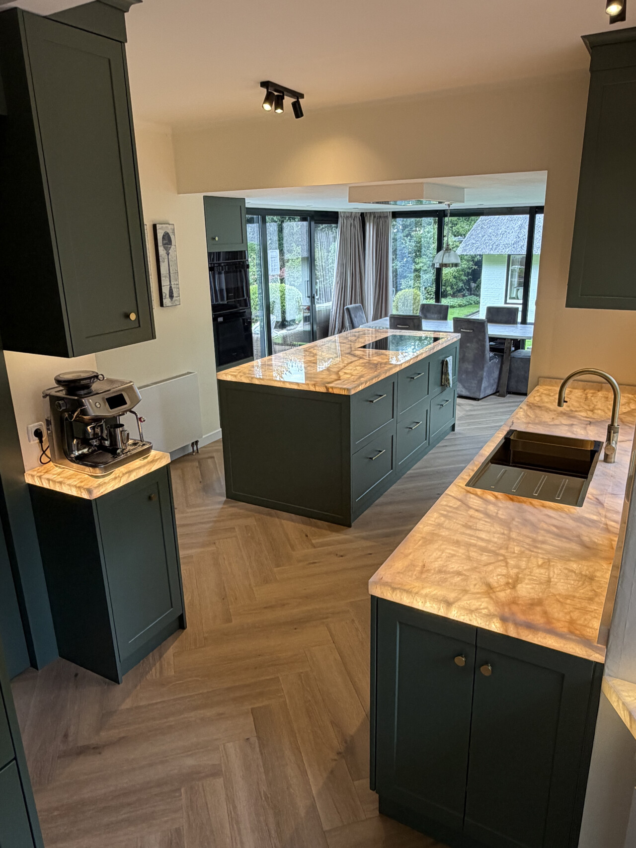 Luxe keuken Cristallo Lumix met backlight VoskuilNatuursteen maatwerk