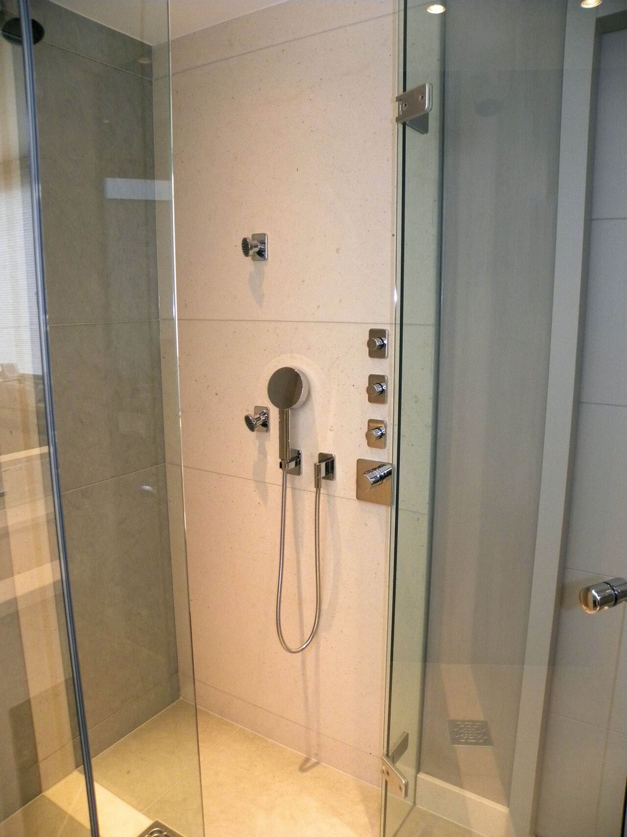 Project reeuwijk badkamer en toilet 4 voskuil natuursteen 1.1280x0