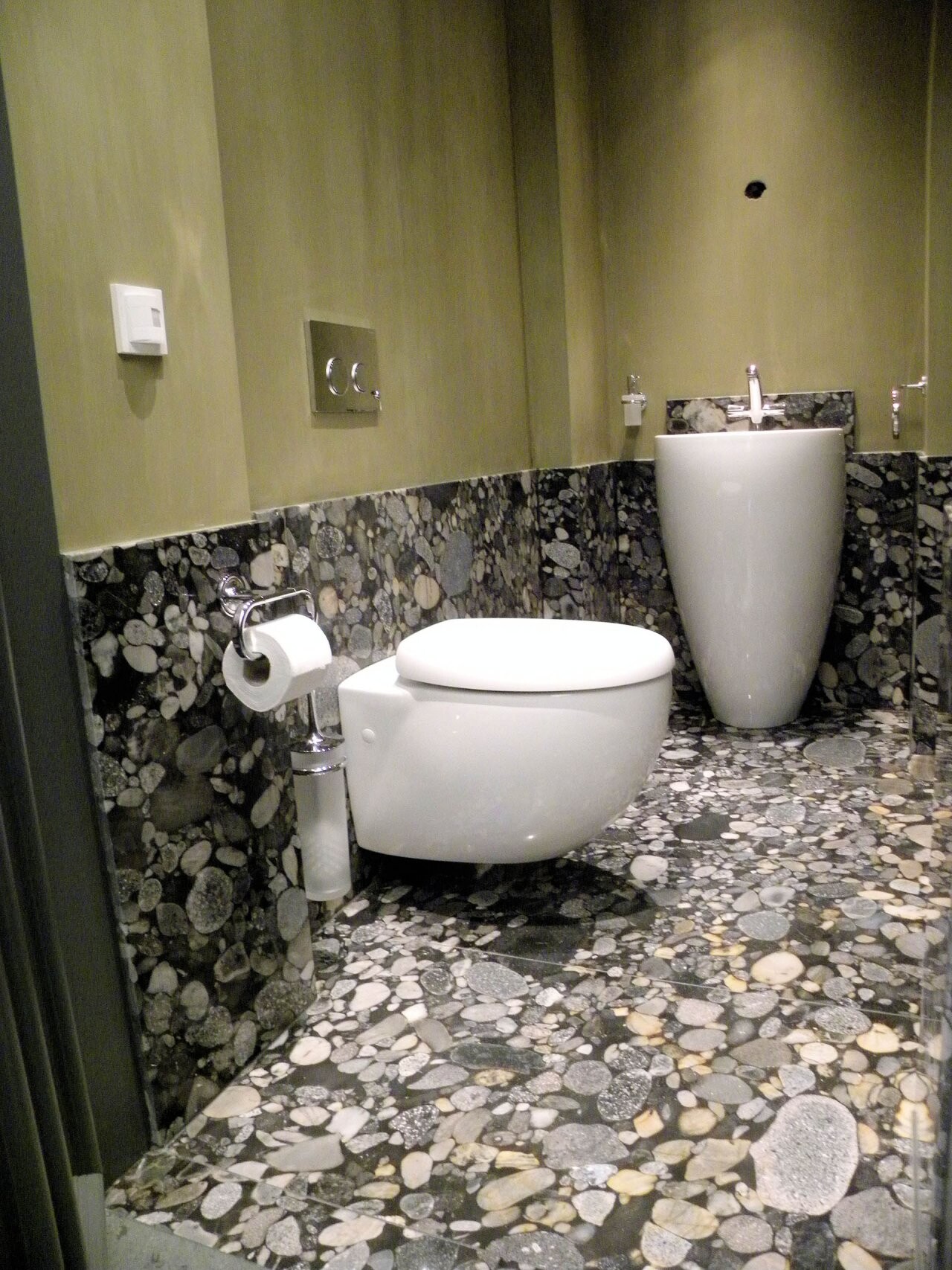 Project reeuwijk badkamer en toilet 8 voskuil natuursteen 1.1280x0